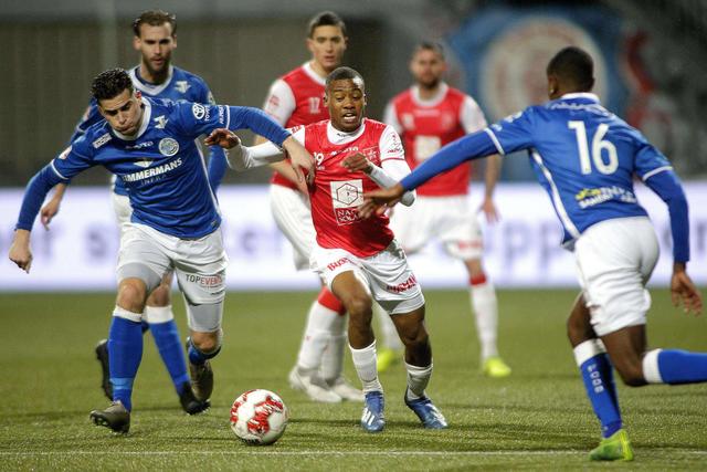 两位选手在 两位选手在